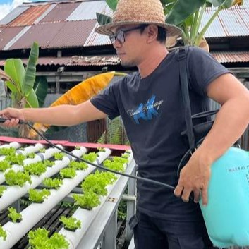 Pelatihan pembuatan pupuk organik cair (POC)